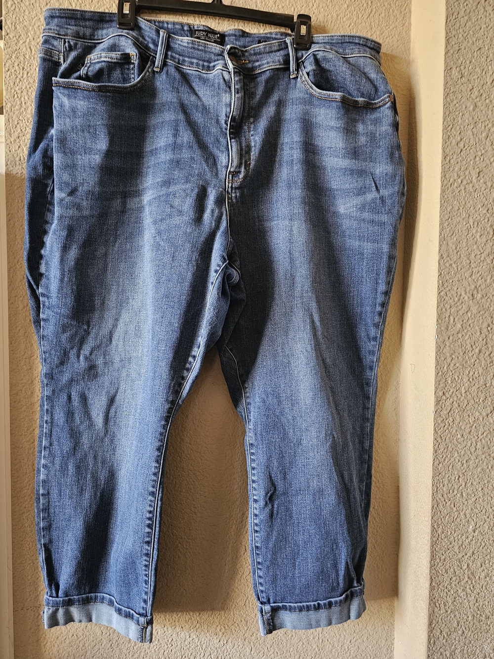Judy Blue Midwash Cropped Ankle Jeans